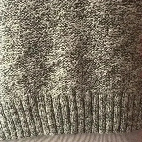 Hollister Cold Shoulder Sweater Size Small - Picture 6 of 9